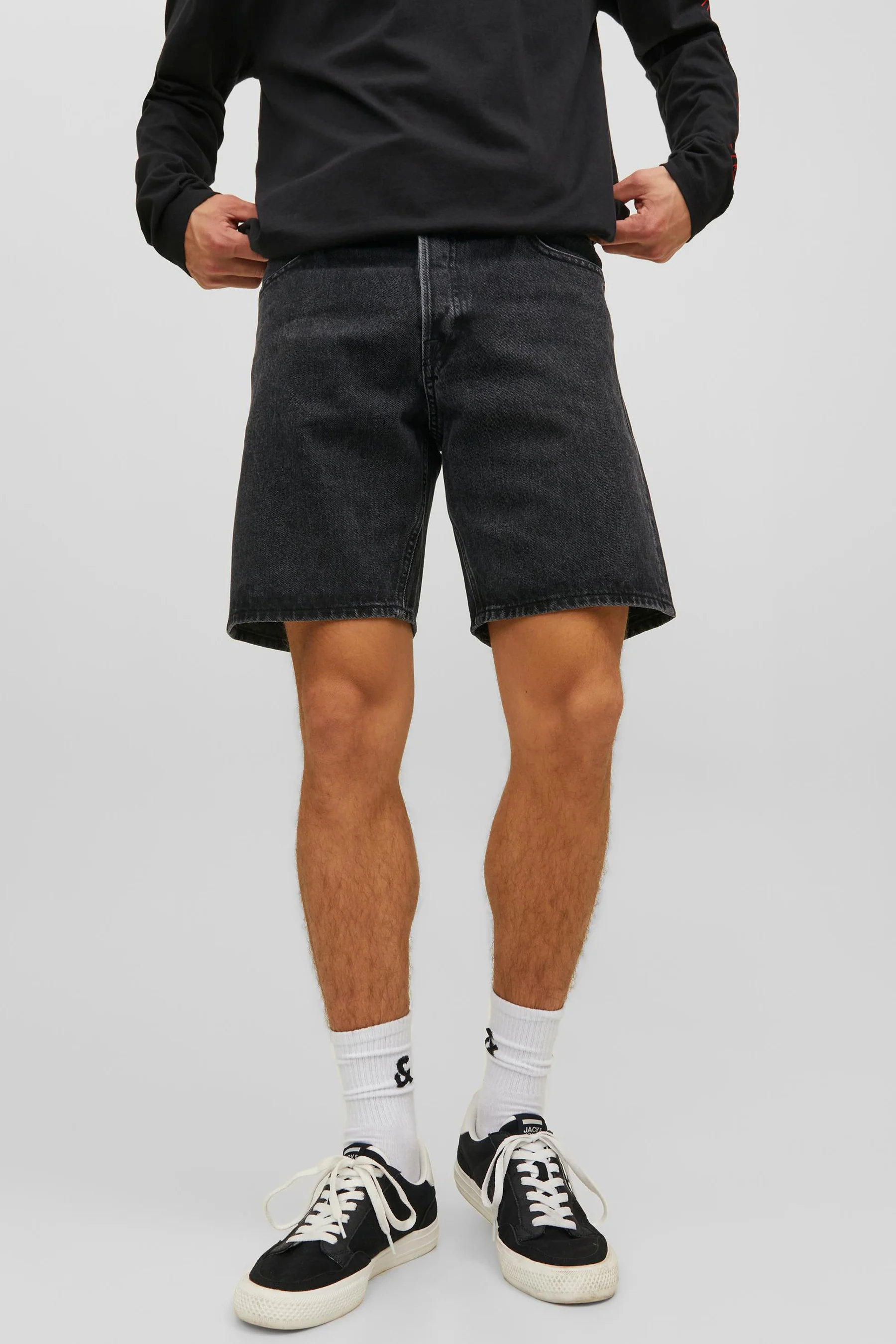 Short - black denim