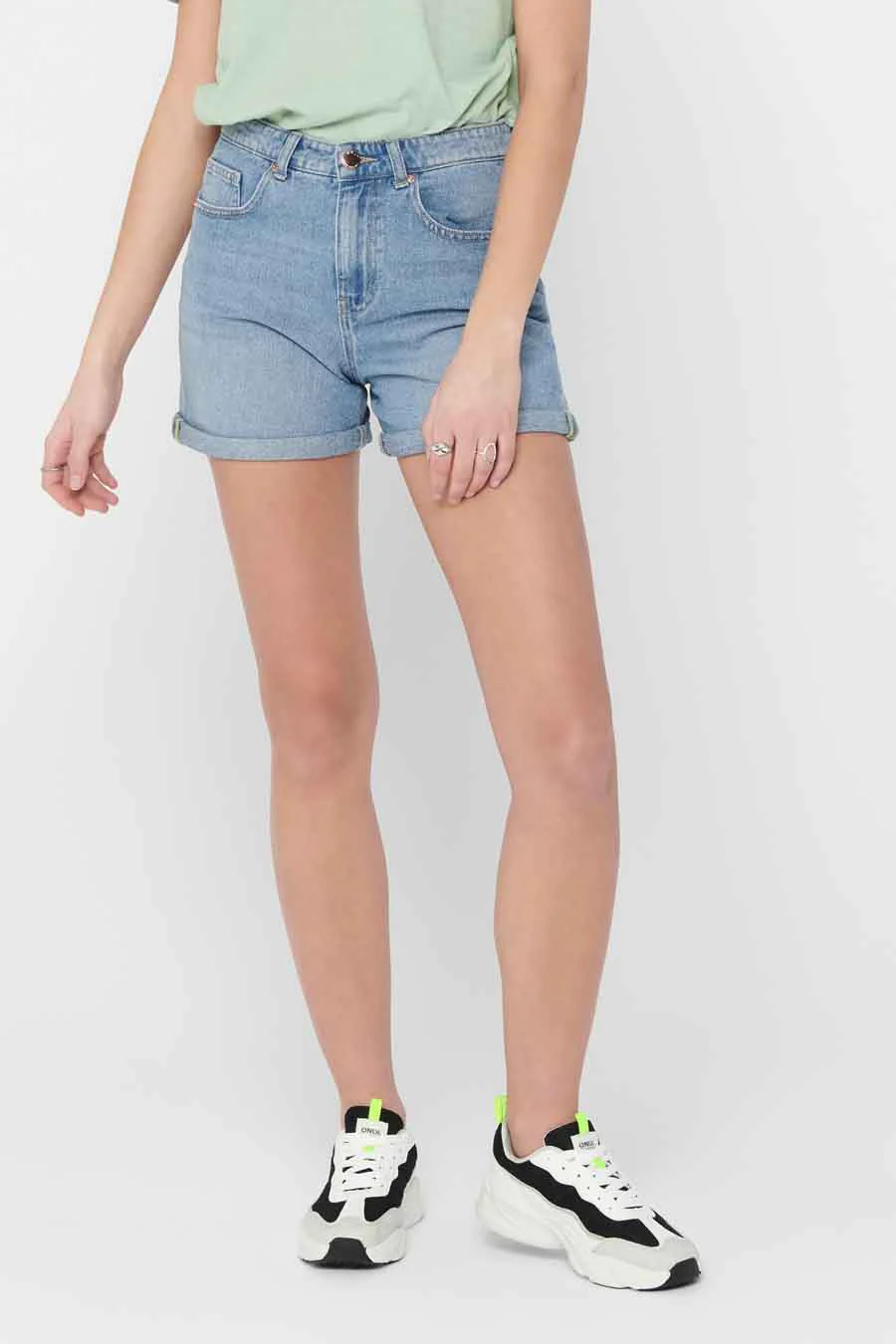 Short - light blue denim