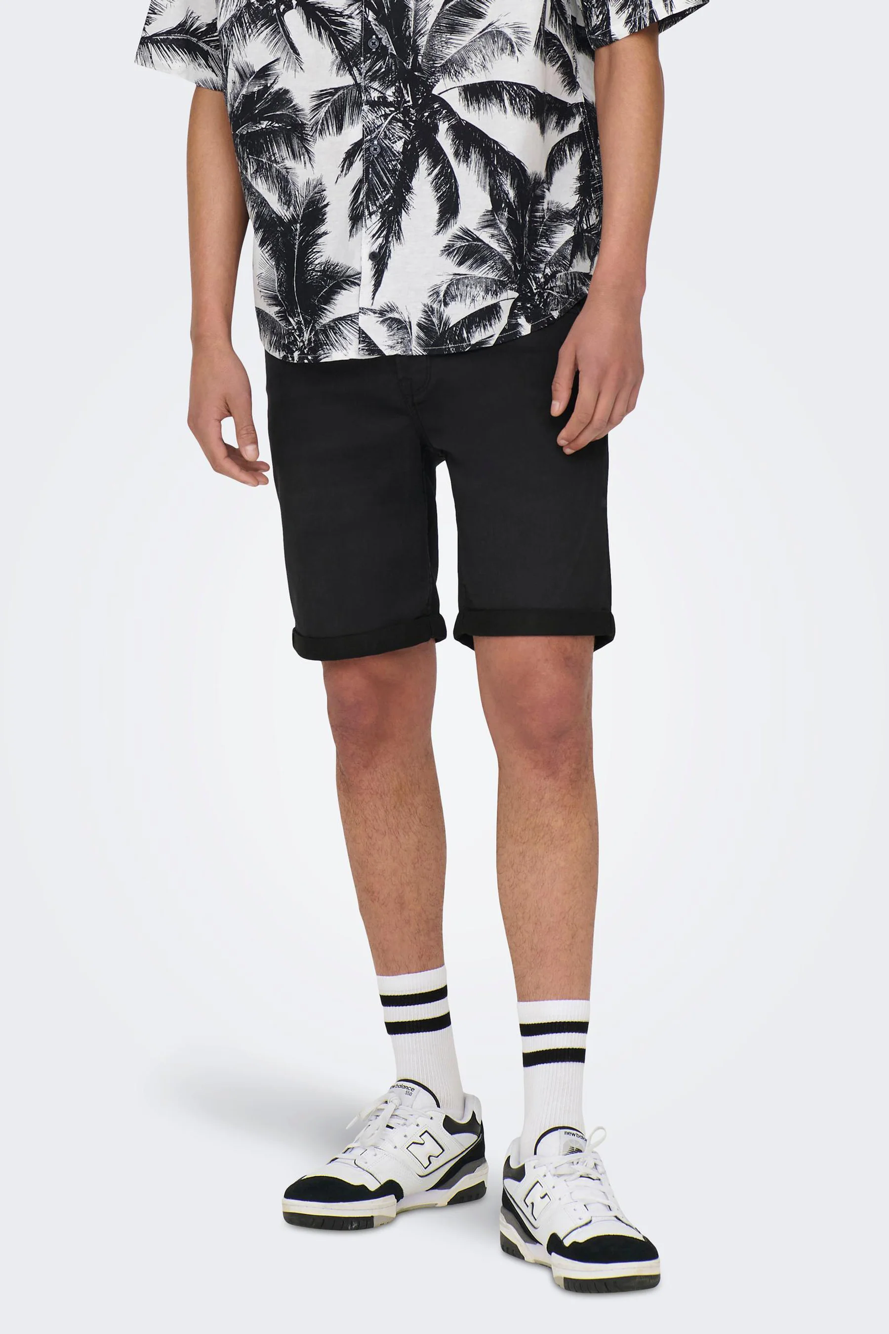 Short - black denim