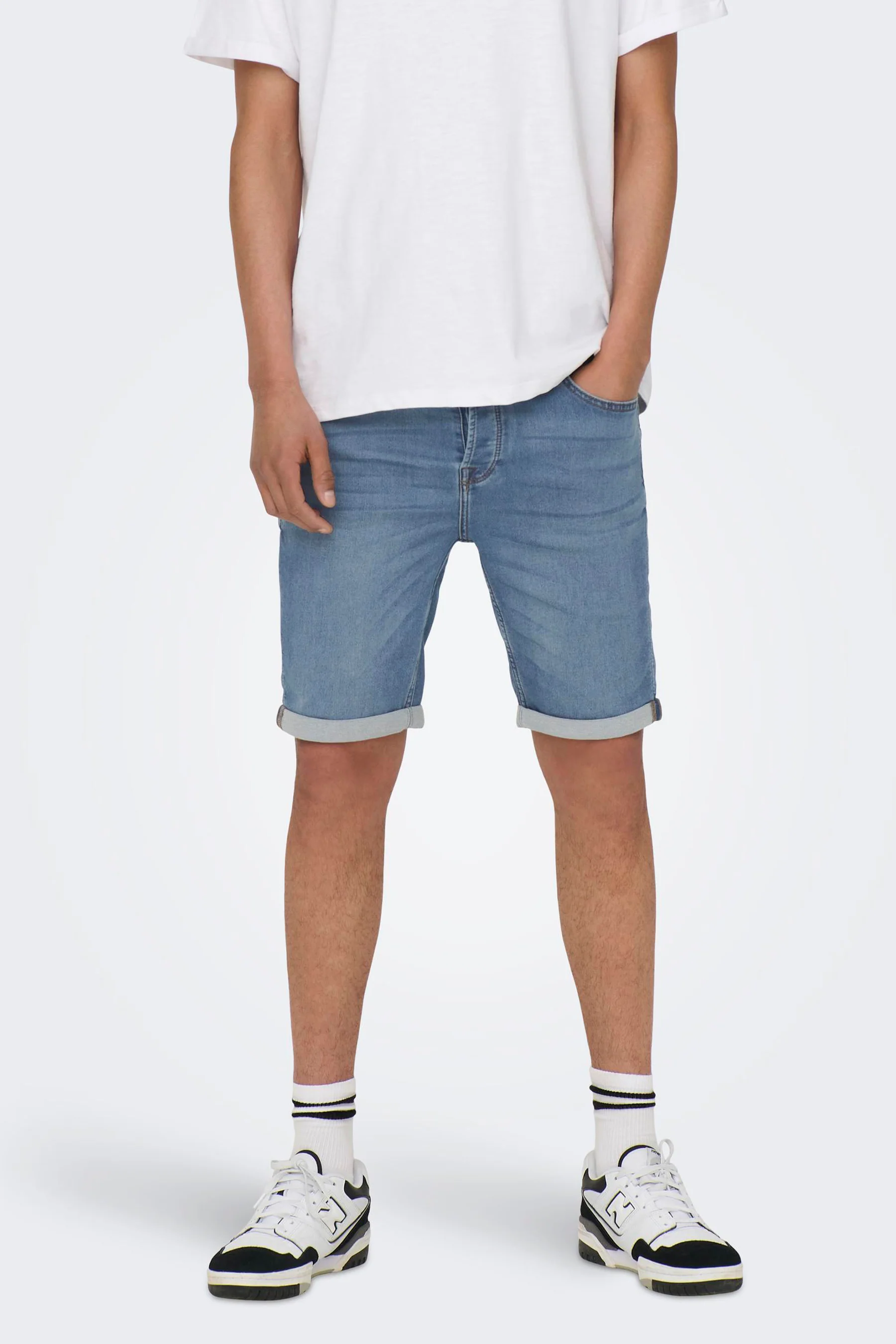 Short - light blue denim