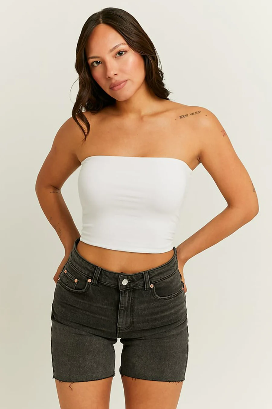 Short - black denim