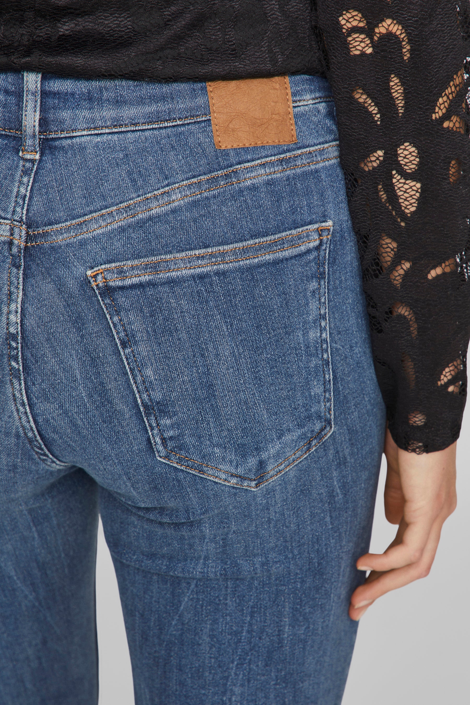VISARAH - mid blue denim - Image 5
